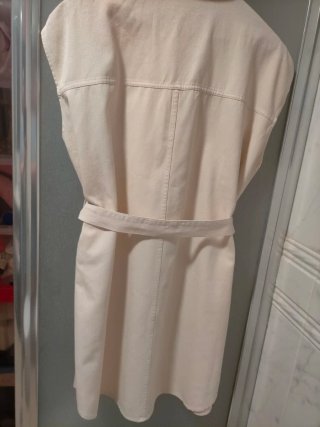 Vestido camisero de estilo sahariano
