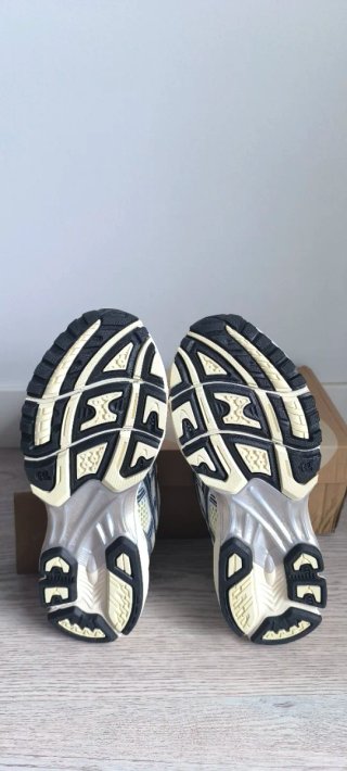 Asics Gel Kayano Beige/Plata