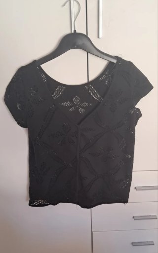 Camiseta negra calada