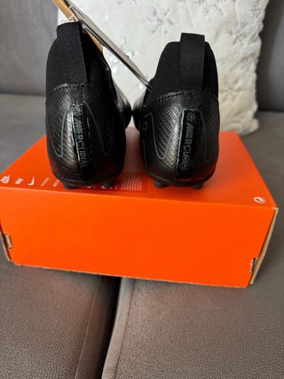 Botas de fútbol Nike negras