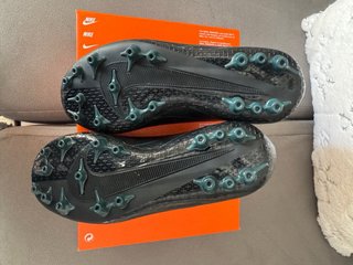 Botas de fútbol Nike negras
