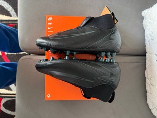 Botas de fútbol Nike negras
