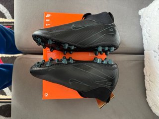 Botas de fútbol Nike negras