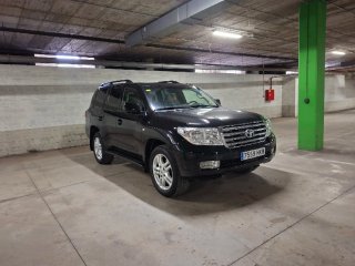 Toyota Land Cruiser 200 2012