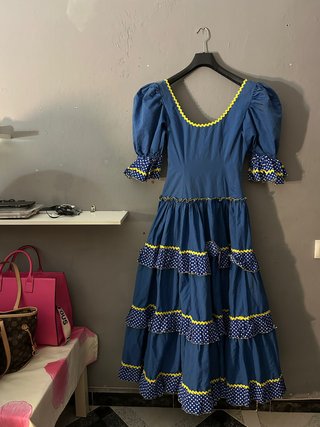 Traje de flamenca azul con lunares