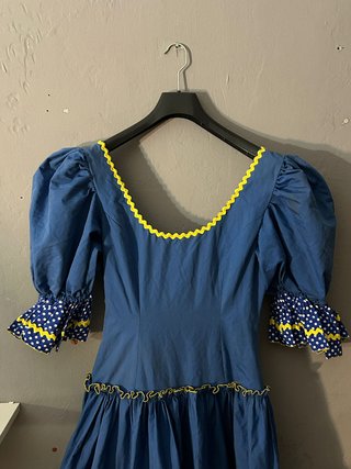 Traje de flamenca azul con lunares