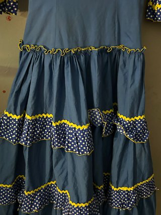 Traje de flamenca azul con lunares