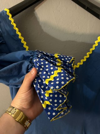 Traje de flamenca azul con lunares