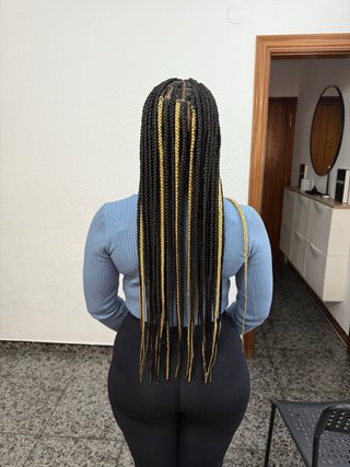 Trenzas africanas con extensiones rubias