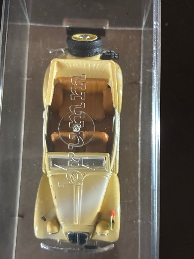 Coche a escala 1:43