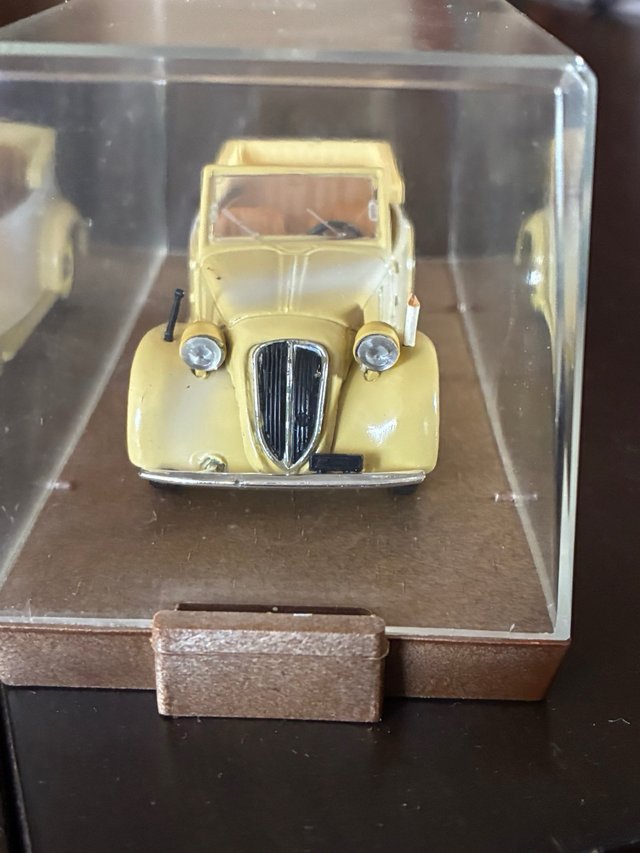 Coche a escala 1:43
