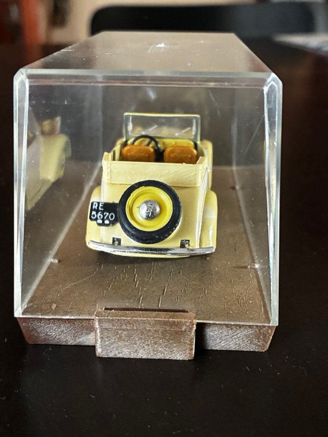 Coche a escala 1:43