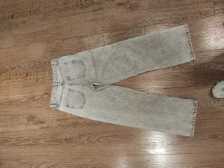 Pantalones vaqueros desgastados niña
