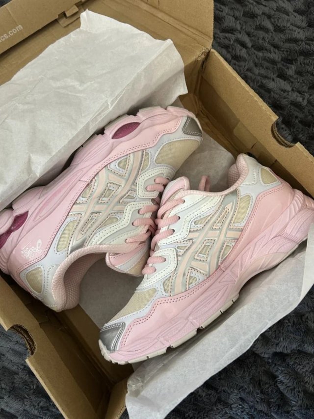 Asics GEL-NYC Rosa y Blanco Talla 39 Con etiqueta