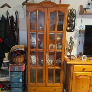 Muebles de pino: Cómoda y estantería