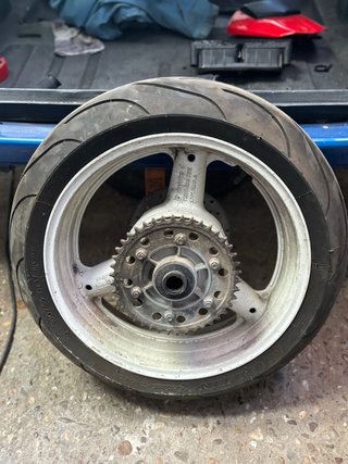 Rueda y suspensión trasera Suzuki GSXR Srad