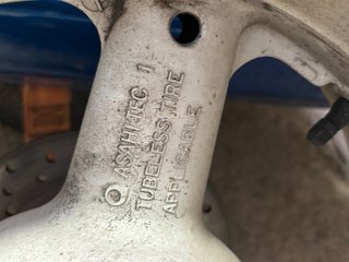 Rueda y suspensión trasera Suzuki GSXR Srad