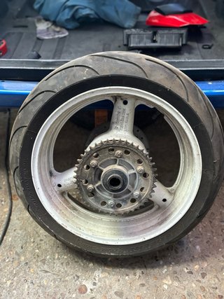 Rueda y suspensión trasera Suzuki GSXR Srad