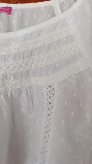 Blusa marfil con detalles bordados