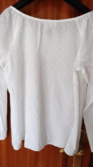 Blusa marfil con detalles bordados