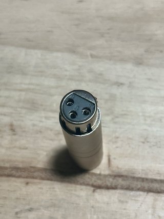 Hosa GLT-255 Ground Lifter XLR Adaptador