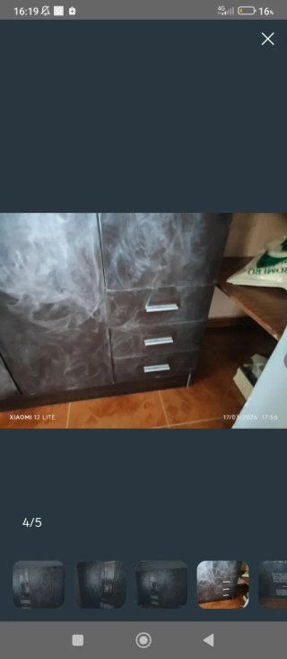 Armario de habitación con espejo