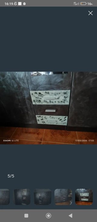Armario de habitación con espejo
