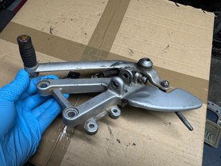 Estribera Derecha Aprilia RS50 Culo Avispa