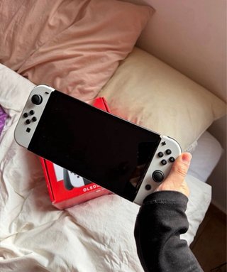 Nintendo Switch OLED Blanca y Negra