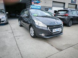 Peugeot 208 2012