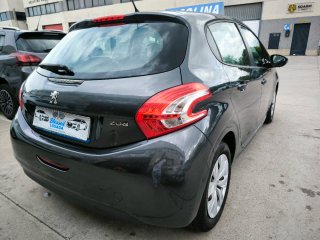 Peugeot 208 2012
