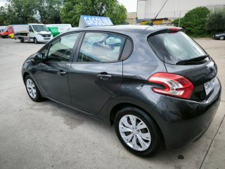 Peugeot 208 2012
