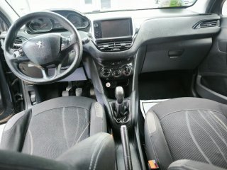 Peugeot 208 2012