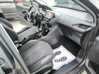 Peugeot 208 2012