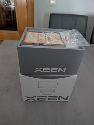 Caja Xeen 35mm T1.5 Canon EF.
