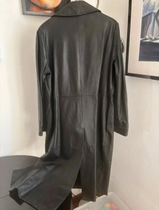 Trench Vintage in Vera Pelle Nera. My Time