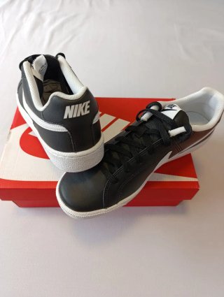 Zapatillas Nike Negras y Blancas