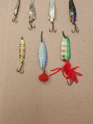 7 pezzi cucchiaini da pesca ondulanti misti