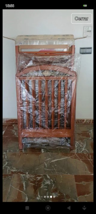 Cuna de bebé de madera