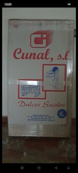 Cuna de bebé de madera