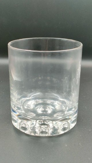Set di bicchieri per liquore e cubo del ghiaccio