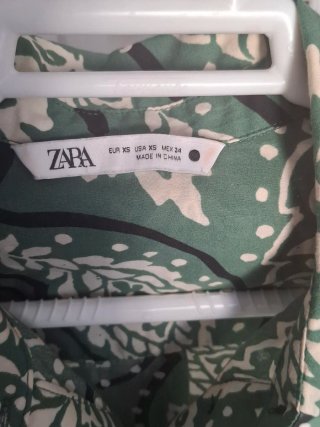 Vestido verde estampado Zara