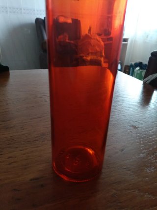 Botella de agua de cristal roja