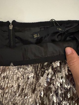 Falda corta lentejuelas de Zara