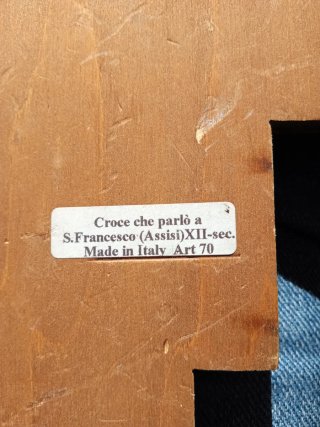 Croce dorata  intagliata con Gesù su stampa