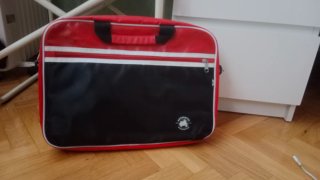 Funda portátil roja y negra