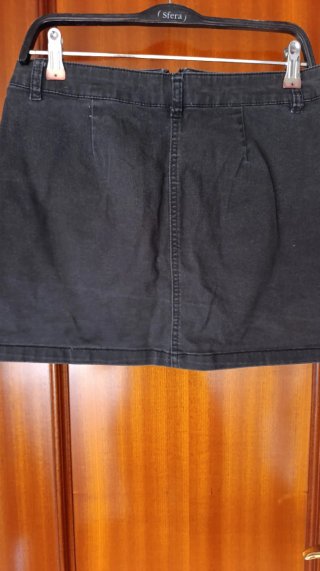 Minifalda vaquera negra con cremallera
