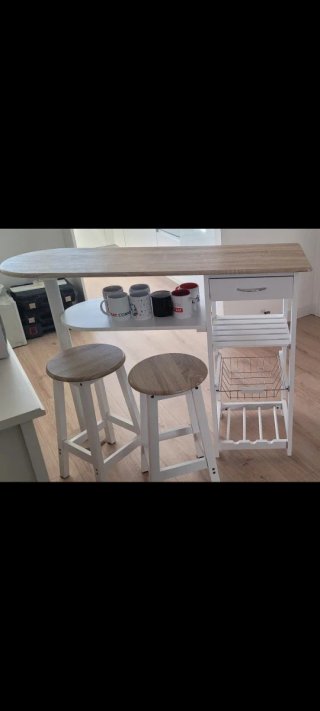 Mesa barra madera y blanca con 2 taburetes