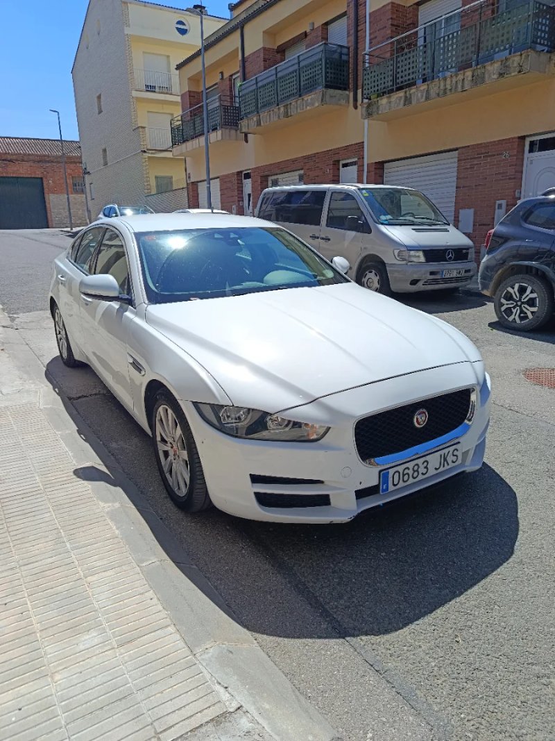 Jaguar XE 2016 - foto 1