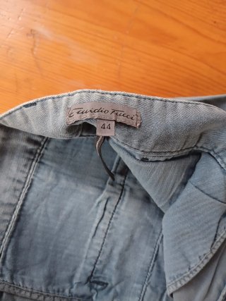 Pantalón corto hombre gris
